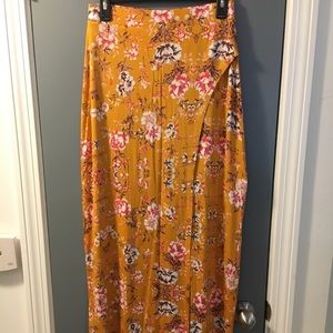 Floral maxi skirt with slit